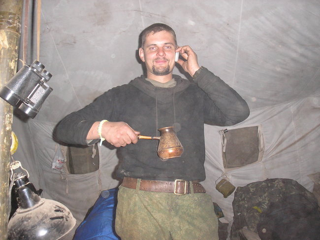 Вдова майора Дениса Лесняка Тетяна Чеснакова: Під час виходу з Дебальцевого Денис узяв виведення дивізіону на себе. Виходили вони з вимкненими фарами, за зірками 09