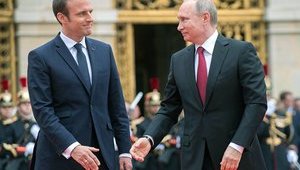 Макрон сподівається переконати Путіна підтримати його ініціативу про глобальне припинення вогню через пандемію коронавірусу