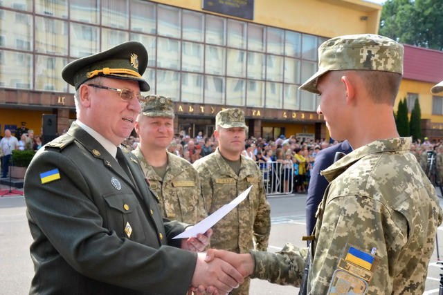 Першокурсники Національної академії сухопутних військ присягнули на вірність українському народу 09