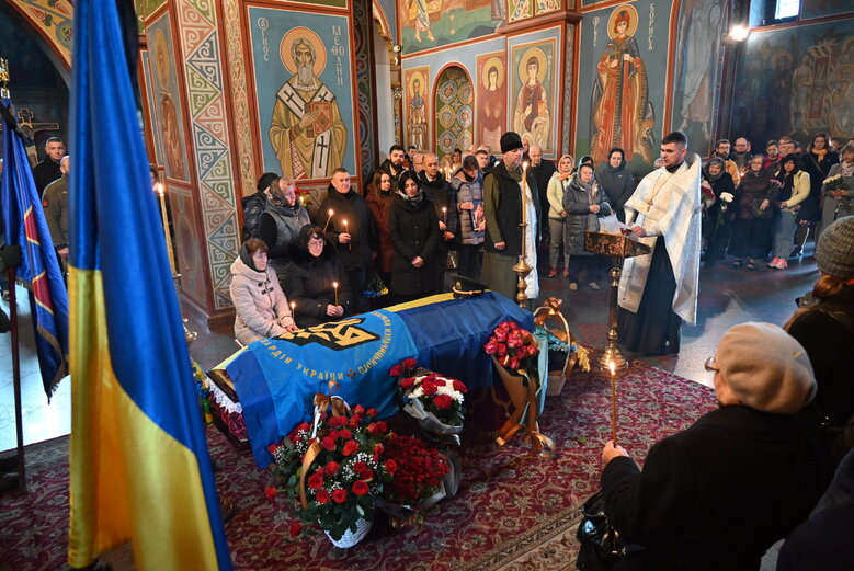 С нацгвардейцем и писателем Максимом Петренко, отдавшим жизнь за Украину, попрощались в Киеве 01