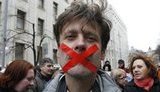 "Вільним киянам - вільну газету!": под окнами Януковича требовали свободы слова. ФОТОрепортаж