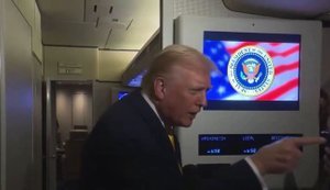 Трамп перебив журналістку після запитання про файли Епштейна: "Тихо, свинко". ВIДЕО