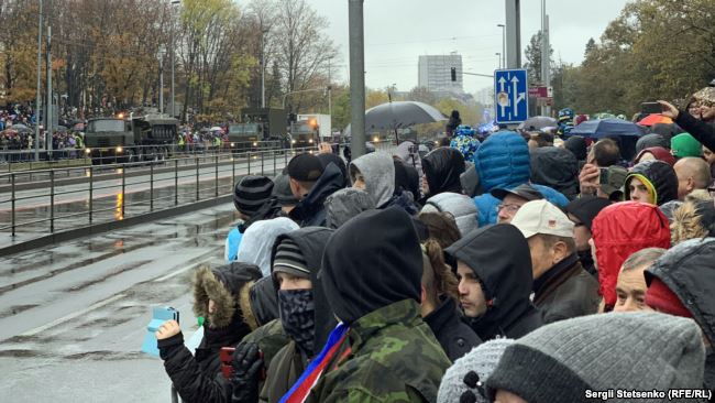 Столетие государственности в Чехии отметили военным парадом 04