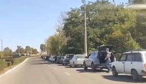 Житель оккупированного Донецка удивляется очереди на АЗС: "Нихера себя тачек на заправку, бл#дь! И че оно так? Какой-то искусственный ажиотаж". ВИДЕО