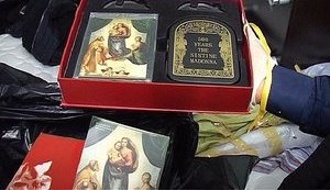 Greetings from Russia, Repin paintings, icons and weapons, - Azarov's "treasure trove" found in Kyiv. PHOTOS+VIDEO