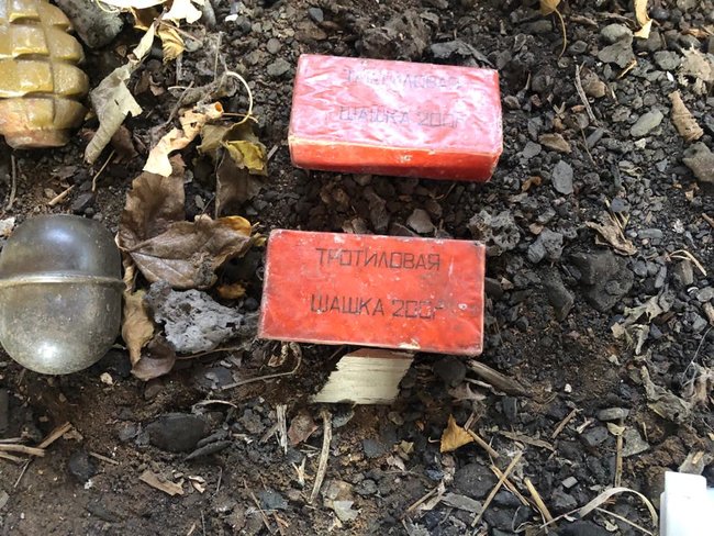 Выявлен схрон с гранатометами и взрывчаткой на Донетчине 02