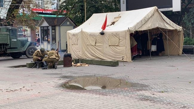 Бій воїнів УПА із солдатами НКВС відтворили в центрі Івано-Франківська 05