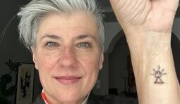 Natalka Cmoc got a tattoo in support of Ukrainian women in the temporarily occupied territories