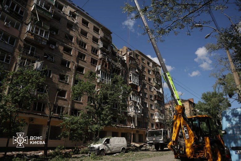 У Києві травають пошуково-рятувальні операції