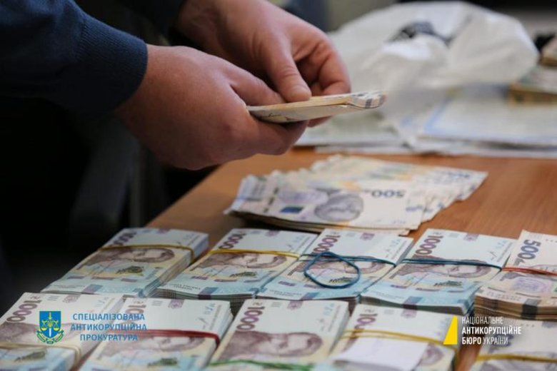 Депутат Киевсовета с сообщниками задержан на взятке 1,26 млн грн, - НАБУ 03