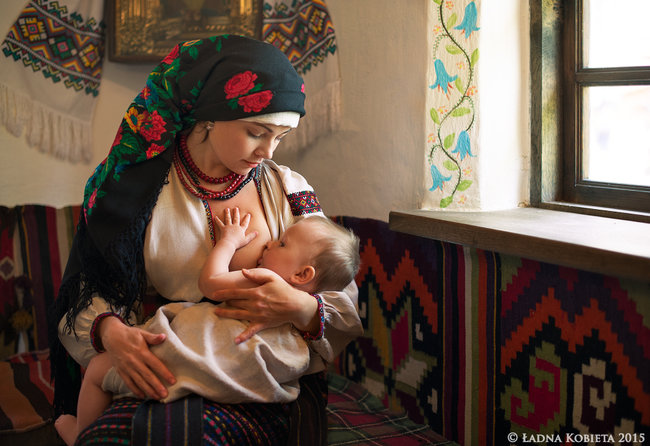 20 травня - День вишиванки. Етнограф Анна Сенік: У кожній області люди віками обирали одяг, який пасує саме їм 17