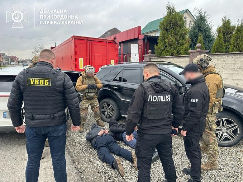 Закарпатець за 3 тис. дол. переправляв військовозобов’язаних до Румунії, - ДПСУ 01