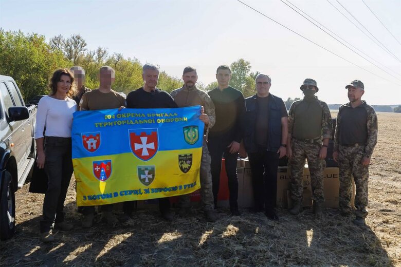 Порошенко передав бригадам на Сумщині партію техніки