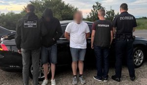 Правоохранители раскрыли 2 канала незаконной переправки лиц через государственную границу на Закарпатье. ФОТОрепортаж