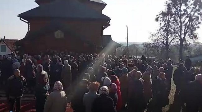 На Рівненщині побилися парафіяни ПЦУ і УПЦ МП 01