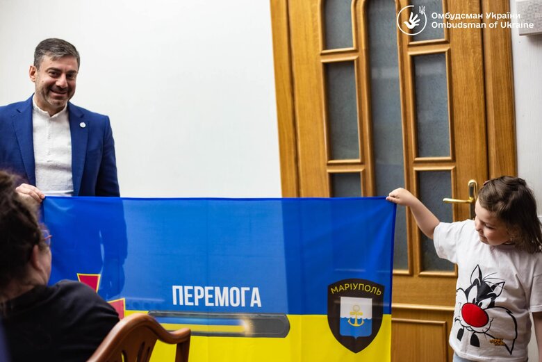 До України з території РФ повернуто ще одну дитину, шестирічну доньку українських військових - омбудсмен Лубінець 04