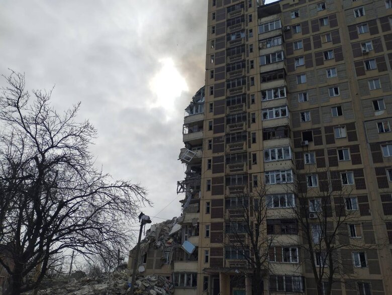 Росіяни завдали чотири авіаудари по Авдіївці, пошкоджено багатоповерхівку 03