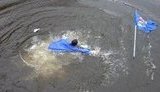 Агитатора "Единой России" сбросили с моста в воду: Учитесь плавать, господа единоросы. ФОТО+ВИДЕО