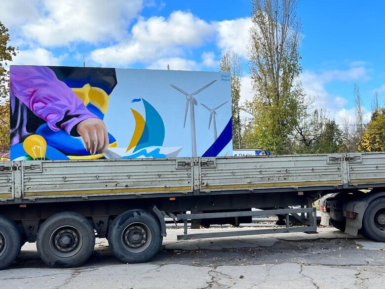 Перші два наземні бетонні укриття встановлюють у Миколаєві 06