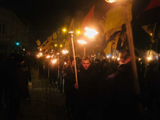 Націоналісти провели у Львові смолоскипну ходу в річницю загибелі Шухевича 05