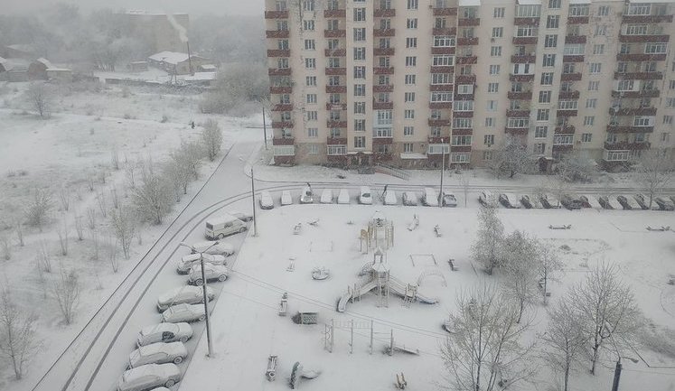 Україну продовжує засипати снігом посеред весни. ВІДЕО + ФОТОрепортаж з різних регіонів