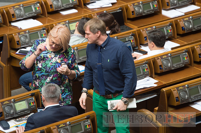 Киссе изучает телефон Ляшко, приглашение оппоблоковца Мирошниченко Богомолец, Герасимов в гостях у Батькивщины, беседа Литвина, Звягильского и Новинского, - работа ВР 5 июня 14