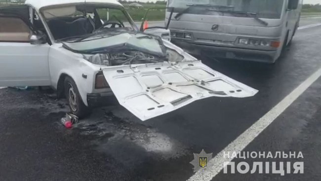Сімя потрапила в ДТП на Херсонщині: батько загинув, матір з двома дітьми госпіталізовано 01