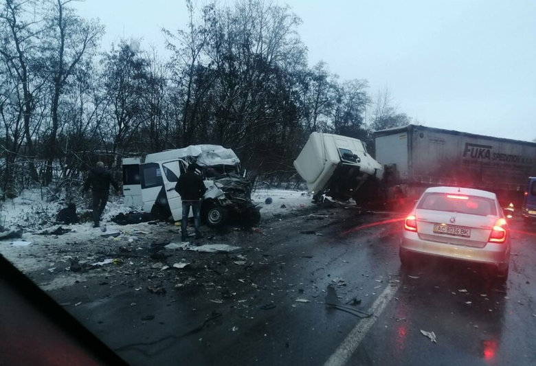 11 killed in bus and truck collision in Chernihiv region 02
