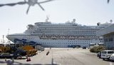 На лайнері Diamond Princess зняли карантин, його залишають здорові пасажири