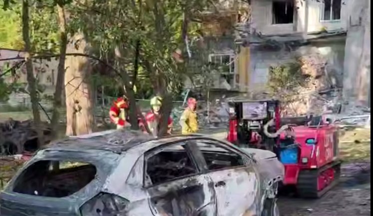Ракетний удар РФ по Києву: у Солом’янському районі є руйнування та троє постраждалих. ВIДЕО
