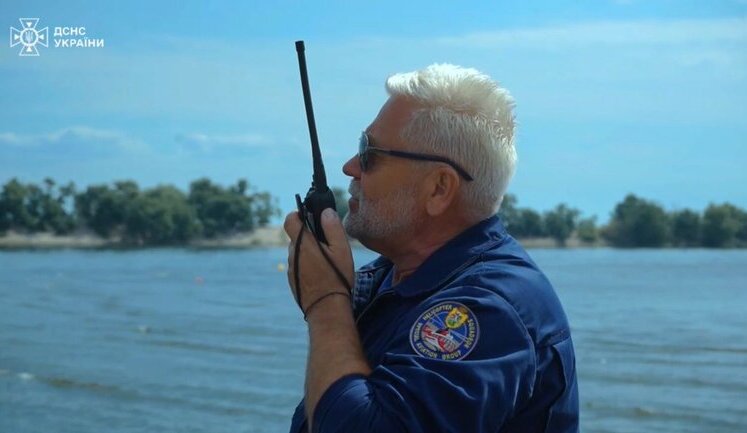 У Черкасах відпрацювали сценарій авіакатастрофи: рятувальники діяли в небі, на землі та у воді. ВIДЕО