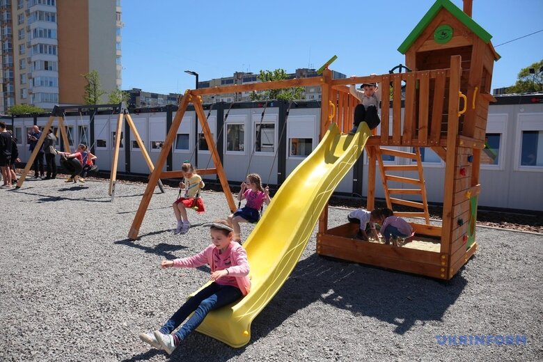 У Львові відкрили третє модульне містечко для переселенців 06