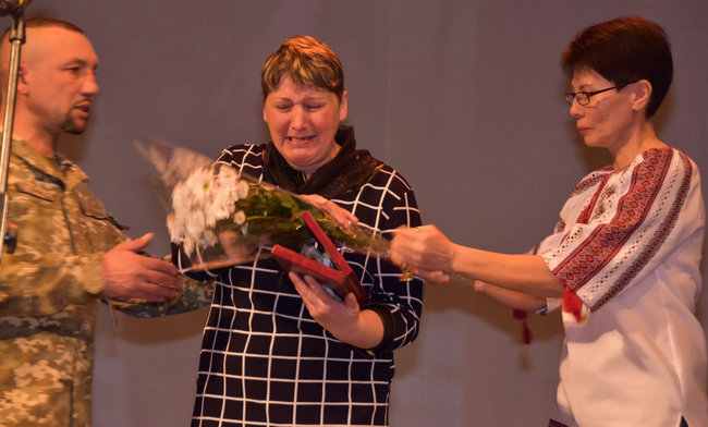 Нагородження орденом Народний Герой у Чернігові: Микола півтори години реанімував двох важкопоранених прямо на дорозі 10