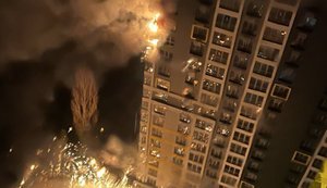 Враг массированно атаковал Киев ракетами и дронами: зафиксированы попадания в нескольких районах, 16 пострадавших (обновлено)