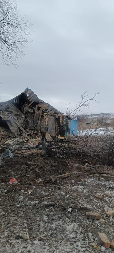 Рашисти 13 разів обстріляли Донеччину: Пошкоджено інфраструктурний об’єкт, будинки та адмінбудівлі 01