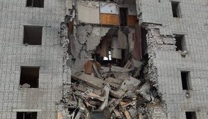 Росіяни атакували КАБом багатоповерхівку на Сумщині: 10 поранених, зокрема 2 дитини, зруйновано під’їзд. ФОТО (оновлення)