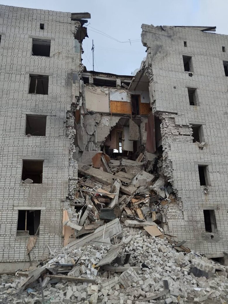 Росіяни атакували КАБом багатоповерхівку на Сумщині 4 січня