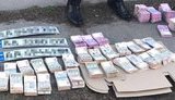 Пятерых злоумышленников, которые напали и отобрали у бизнесмена 2,8 млн грн в Киеве, взяли под стражу, - прокуратура. ФОТОрепортаж
