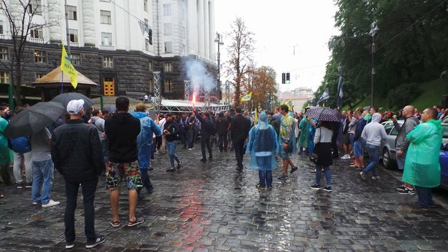 Owners of foreign-registered cars block Kyiv’s government quarter: We demand affordable customs clearance 11
