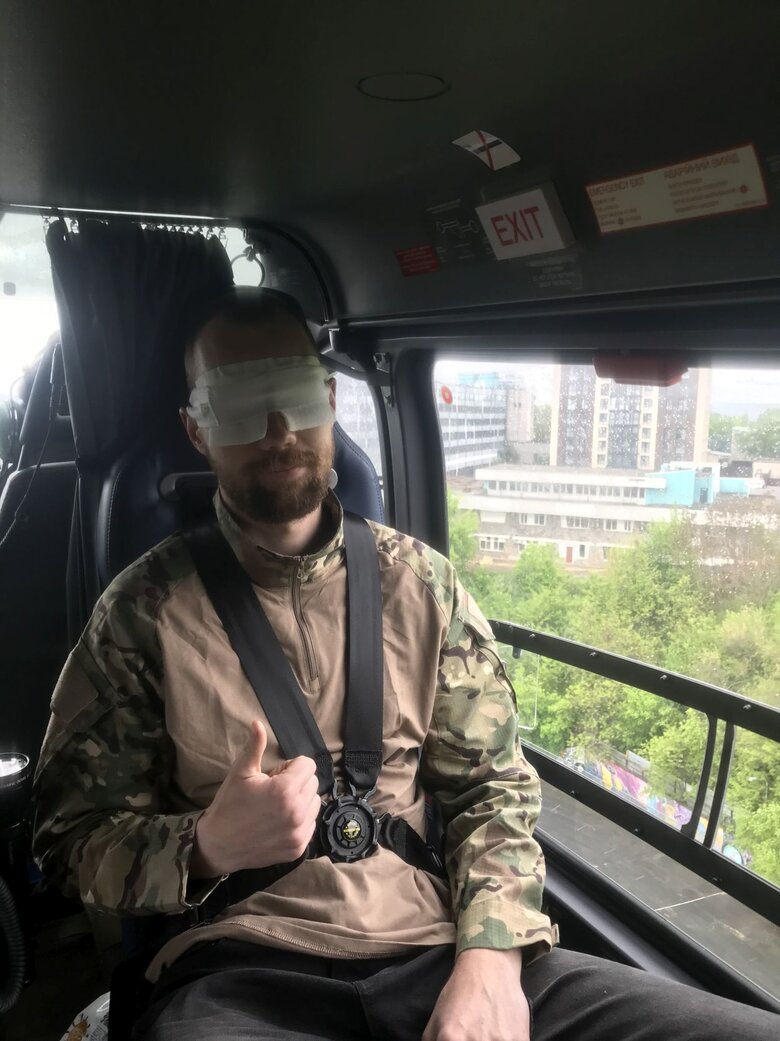 Боєць із позивним Хмара, який на війні втратив очі: Якби хтось підійшов і сказав: Віддай мені дві ноги нижче колін, а я тобі – праве око, я б відповів: Не питання! 13