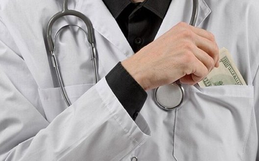 Корупція у медицині: що стало підставою для масштабних обшуків у лікарнях України