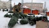 Главную елку страны демонтируют на Софийской площади. ФОТОрепортаж