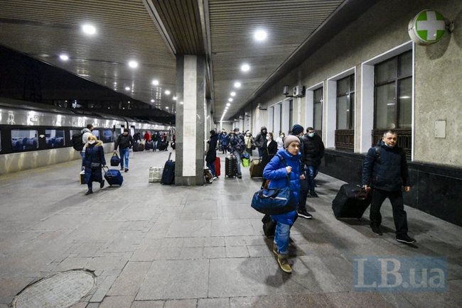 Из Польши прибыли еще два поезда с украинцами 09
