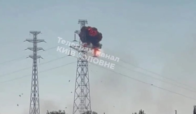 Moment Russian drone struck high-voltage pylon near Kyiv’s CHPP No. 5. VIDEO