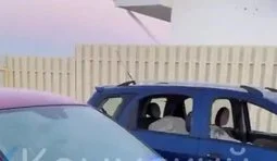 Российская мобильная группа ПВО обстреляла частный жилой дом и два автомобиля возле оккупированной Евпатории. ВИДЕО