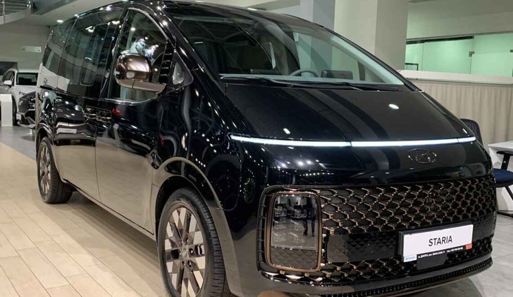 Міськрада Сокирян замовила мінівен Hyundai Staria у топовій комплектації за 3 мільйони