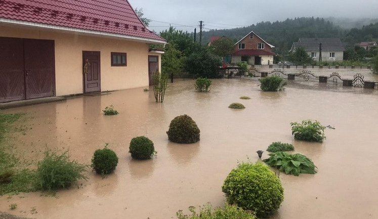 Карпатский регион и Одесская область в зоне потенциальной опасности: в Украине готовятся к весенним паводкам
