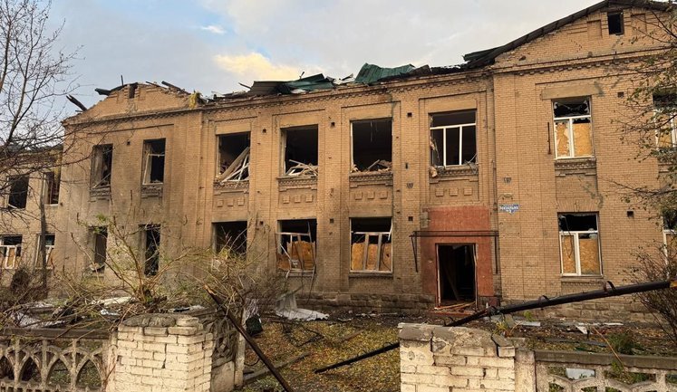Доба на Донеччині: внаслідок російських обстрілів поранено 5 людей, пошкоджено 46 будівель. ФОТОрепортаж