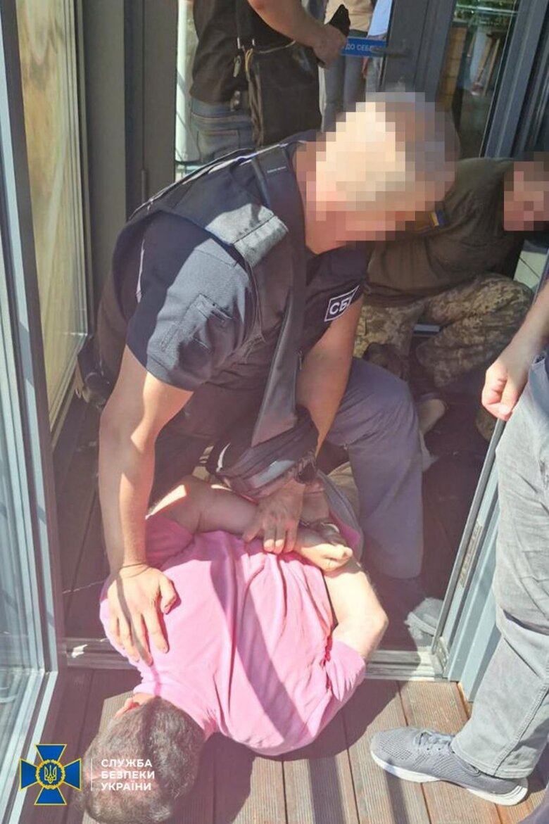Начальників Бориспільського та Бучанського ТЦК затримано на хабарі