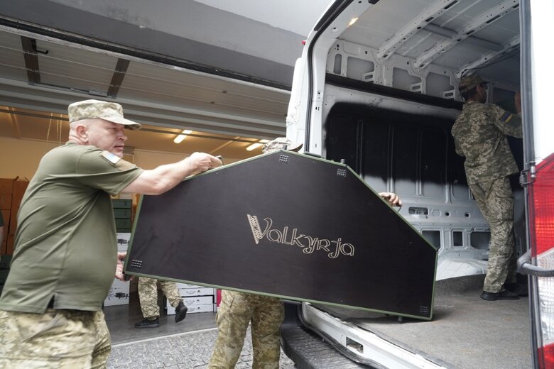 Метінвест передав прикордонникам партію БПЛА та броньованих авто на 16 млн грн 05